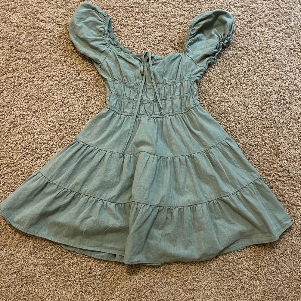 Short light green dress